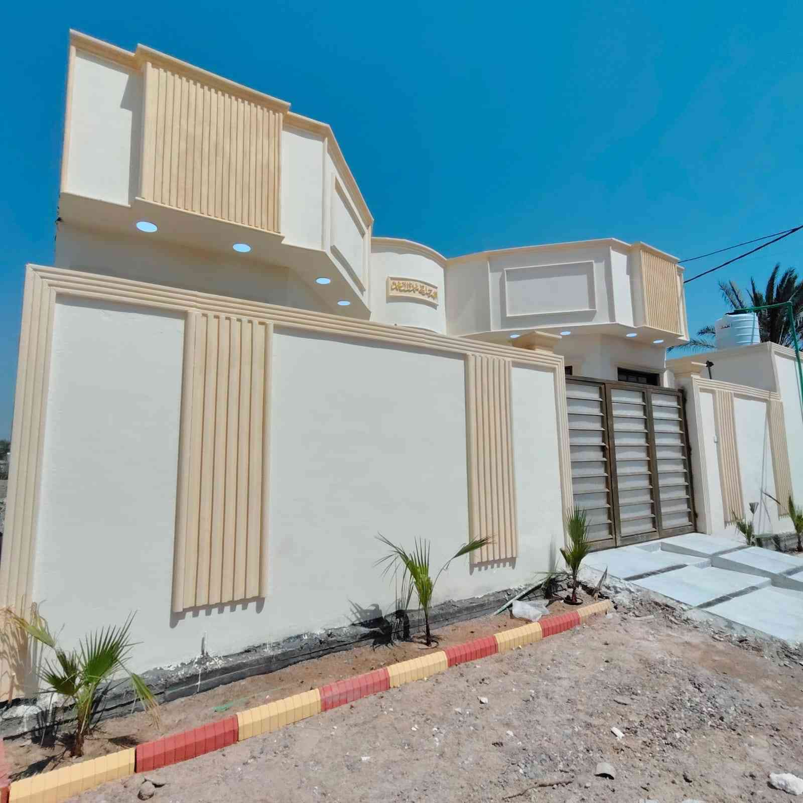 اسعد الله اوقاتكم بكل خير 💢 
احبتي متوفر دار سكن البيع المساحه 270متر🔷
بيت كلش حلو 
عنوان البيت البصره أبو الخصيب حمدان 🟥
قريب علا سايدين الداخلي حدود 1000متر موقع كلش راقي 🟥
طبعن البيت جديد وشقل 1/1

البيت يحتوي على 
3قرف منام 
2صالات
ديوان 
مطبخ حار وبارد 🔴
وصحيات داخليه وخارجيه ♦️
نوع العقار طابو زراعي عراقي 
سند 25💢
سعر البيت ب160اوبي مجال 
باقي الستفسار والنتصال علا 

***********
