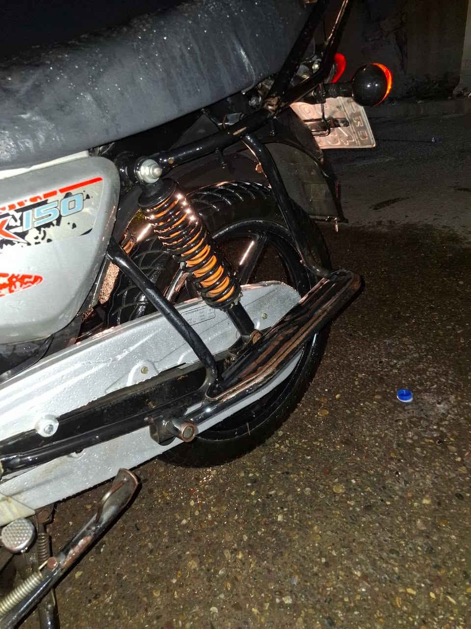 سلام عليكم بوكسر للبيع كمله زنون مكينه خير من الله تايرات نضاف كهربايات كلها شغاله رقم نكليزي كوت تحويل ثاني يوم السعر ١٥٥٠ موديل ٢٠ وتساب *********** مكاني حي اور
