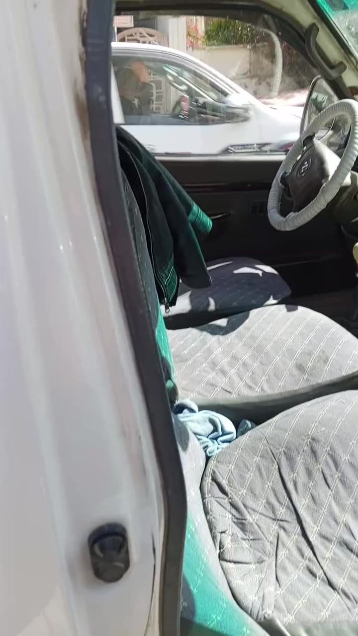 سلام عليكم مرخصة مدير الكروب فتون موديل 2015بسمي حره مكينه وكير واكسن خيرمن الله سياره حلوه وجاهزه سعره 72وبيه مجال***********العنوان بغداد البياع حي شهداء
