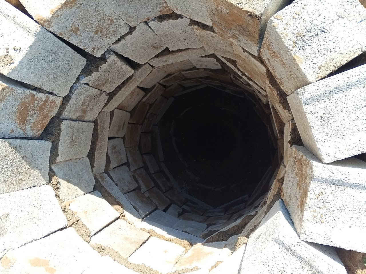 كادر حفر منهولات دائري ومربع
في العلم والعالي والخرجه والدبسه
وحسب القياسات
مترين ونص مترين متر ونص متر
وكذالك يوجد كادر تصريف مياه الأمطار مياه الشارع 
يوجد كادر تصفير بيوت مع الحدل والصب
ويوجد كادر تفليش صب بيوت ارضيات وجدران
ونصب السياجات
***********
***********
