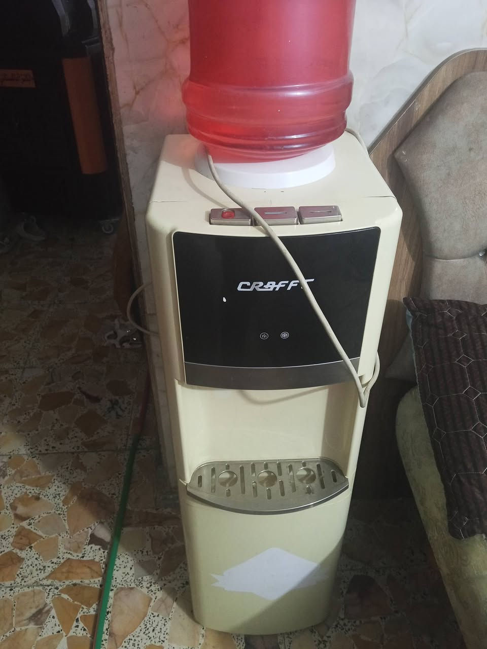 براد ماء كرافت يشتغل حار وبارد كلش نضيف وبيه ثلاجه سعره 65
براد صغير بس البارد مايشتغل قفله 25
للتواصل ***********
