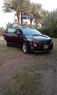 سورنتو للبيع موديل 17امريكي كلين  محرك ٤ سلندر ٥ راكب دفع روباعي 07891...