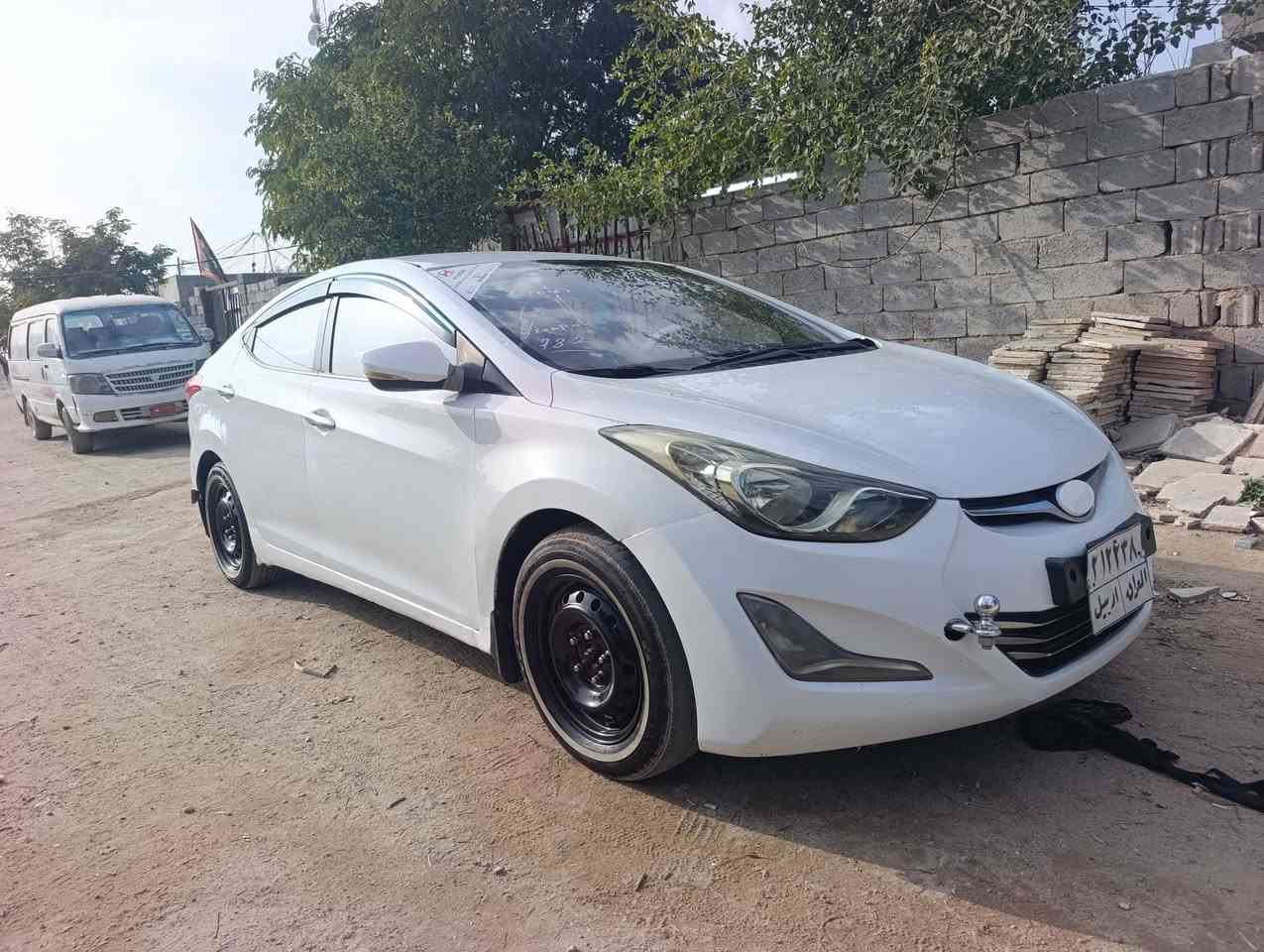 السلام عليكم الانترا للبيع موديل 2012
رقم اربيل السعر 97وبيها مجال مكان السياره نجف الاشرف 
للاستفسار اتصل ***********
