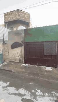 🏡 للبيع بيت سكني – حي البساتين / المدخل الأول
📍 الموقع:
حي البساتين – المدخل الأول
قرب أسواق العائلة

📏 المساحة:
100 متر الواجهة 5

🏠 المواصفات:
 • طابق واحد
 • غرفة نوم
 • صالة
 • مطبخ
 • صحيات
 • كراج سيارة

🔸 البيت جاهز للسكن وموقعه مميز قريب من الخدمات والأسواق.

💰 السعر:
65 مليون 

📞 للاستفسار والتواصل:
***********

⸻
