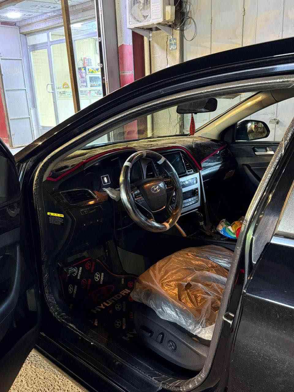 السلام عليكم سوناتا مديل 2016 وارد كوري غير مكفول من الصبغ رقم اربيل السيارة بيها ضربه بلمدكر الخلفي ومشتغلينها احسن شغل السيارة جاهزه للاخير كير مكينه حداده تبريد كله كفاله 
السعر 112 
للاستفسار 
‭0771 874 6302‬ البصرة, العراق
