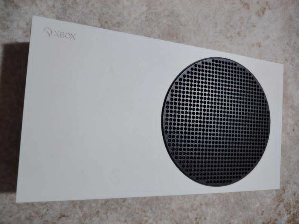 سلام عليكم بلي موجود اكس بوكس للبيع الي يحب يشتري يتفضل عله رقم *********** جديد بل كارتون وياه جوستك 2
