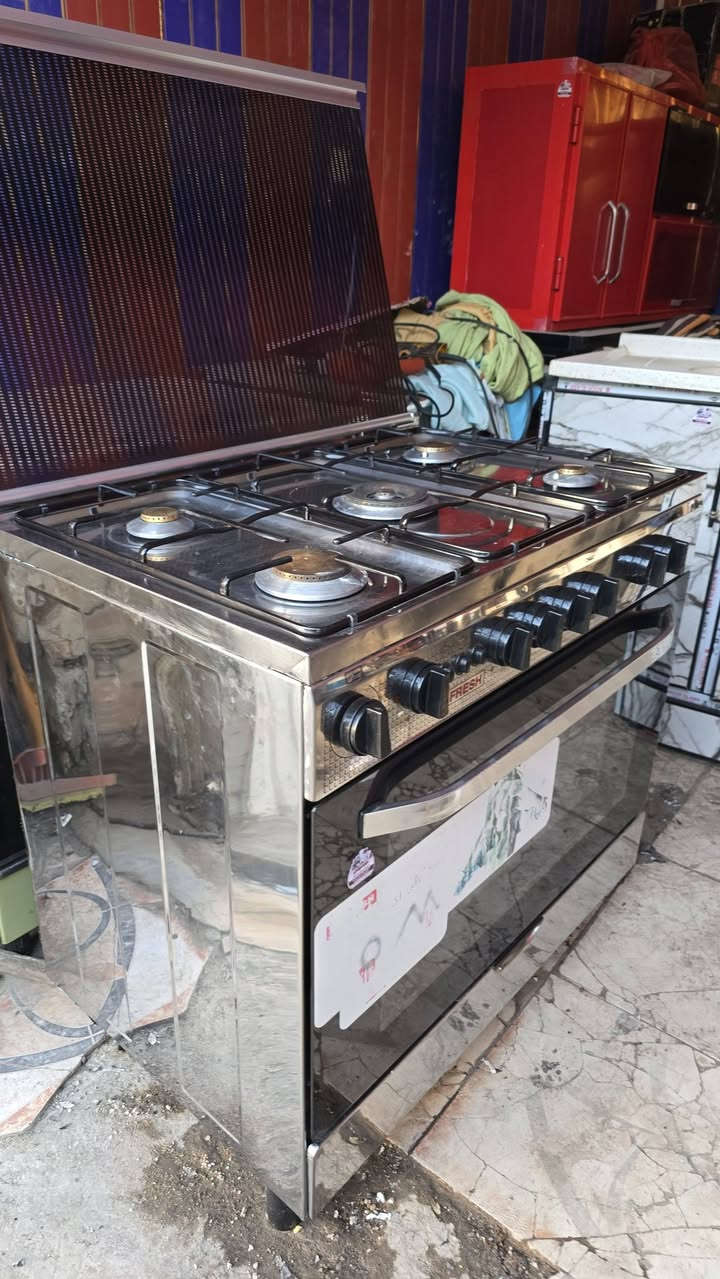 من رخصه الأدمن طباخ فريش مصري جديد بالجيس استعمال اقل من شهر استعمال بمكتب مال شركه يعني الفرن مامشتغل اصلن فرق عن الجديد بس الكارتون سعره ٣٥٠الف الشراي يتصل *********** ***********
