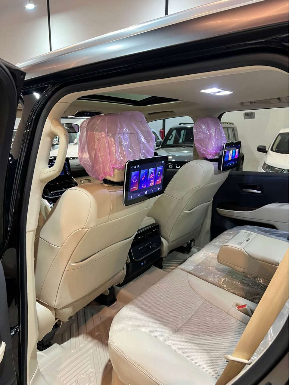 GXR LIMITED BLACK EDTION
٢٠٢٤ فول مواصفات  لمتدد ١٠ هةزار كم روية هيججي نيية كامل PPF مات كراية 
هةولير
***********
***********
665$ أربيل, العراق
