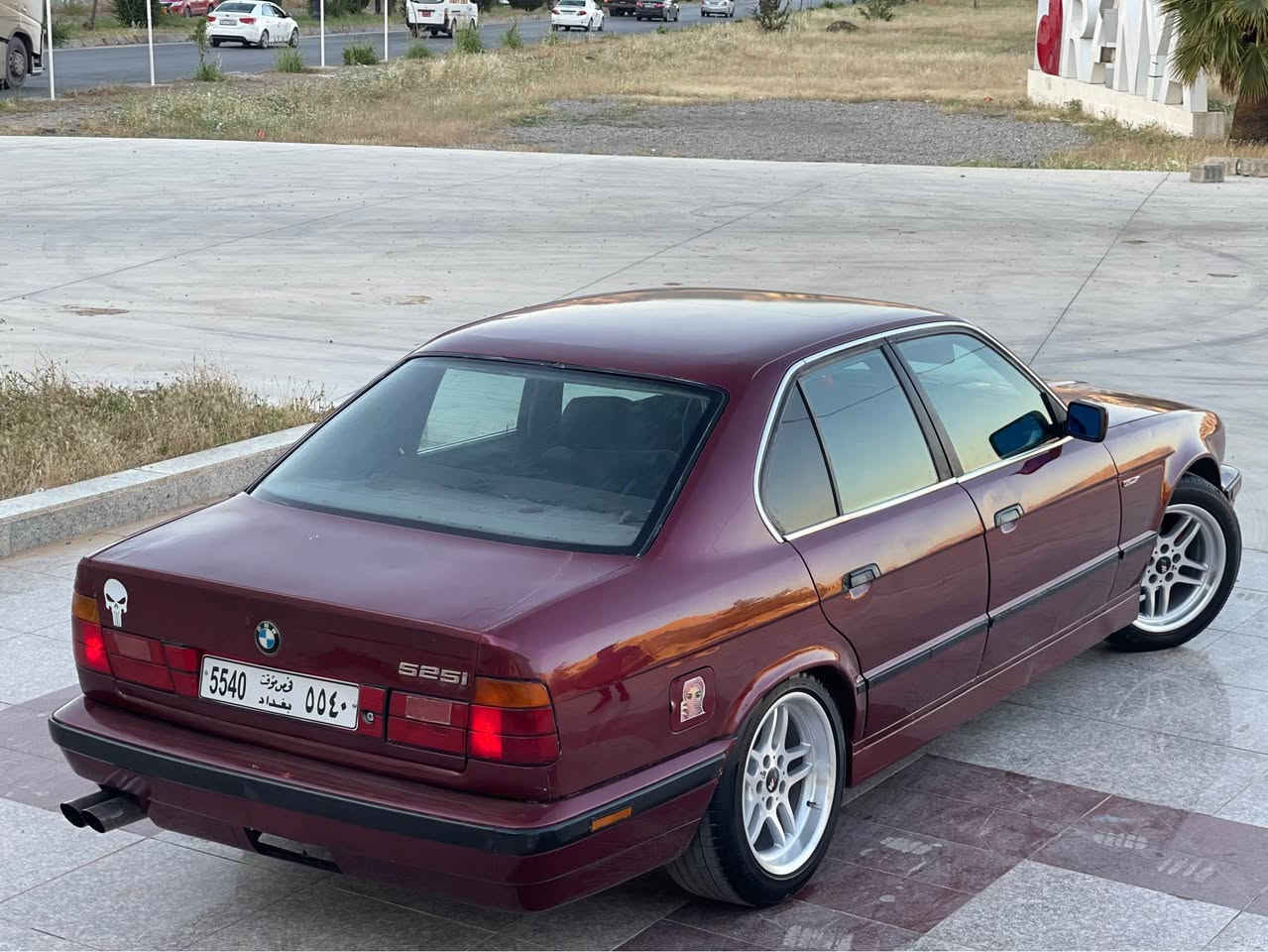 بەناوی خوای گەورە و میهرەبان 

BMW 1993.   525i. کەپس 🔥

بی ئێم. ١٩٩٣ حلووج مەکینە ٥٢٥ گێڕ حادی 

مووس بڕاوە لێدراو بەشەرت 

گێڕ مەکینە ئەکسل بەشەرتی فیتەر و فەحس و تەرای  ئەرفلۆی کەپس لۆک ناو پاکەتی 

تەقە و ڕەقە کارەبای بەشەرت 

بێ دەحم بێ لێدراو بێ خایس.   

٢ جام کارەبای 
ئیرباگ دەژبوول
قفڵ مەرکەزی  

4 تایەی و ویلی سفر سفری لەژێرە 
ویلی M ١٧ دوو سایز ناو پاکەت

بەنزین زۆر کەم دەخوا هەتا بڵێی مەزبووتە هەتا بڵێی توند و تۆڵە 

هاتی تەرایت پێلێدا ئەوکات دەزانی چ سەیارەیەکە 

لەخزمەتان داین سحری (٣٠) گەڵا و مەحامەلەیەکی برایانە 

خوار هەموو بازاڕ هەموو دەستی دوو 

شوێن ڕانیە . گەر موشتەری نی بێزارمان مەکە لەگەڵ ڕێزم 

ژ.م *********** رانية, السليمانية
