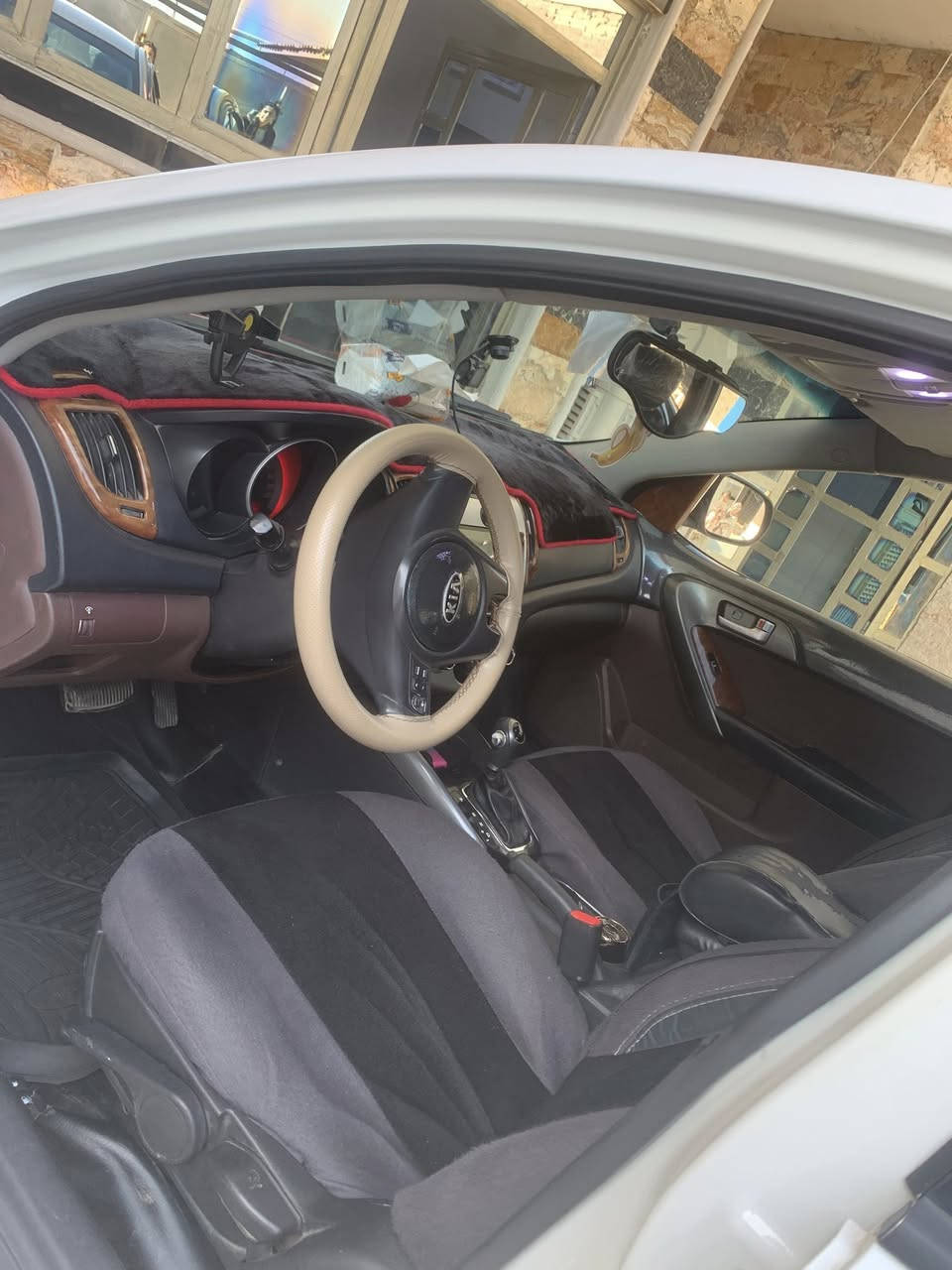 سلام عليكم 
سيراتو خليجي 2011البيع 
مكفوله من صبغ مكينة مفتوحه بس خير من الله 
رقم سليمانية
جديد الحد 2031بسمي تحويل مباشر
تخم تاير جديد
باتري جديد
تبريد خير من الله

سعر 109وبيه مجال
عنوان واسط قضاء العزيزية
***********
***********
