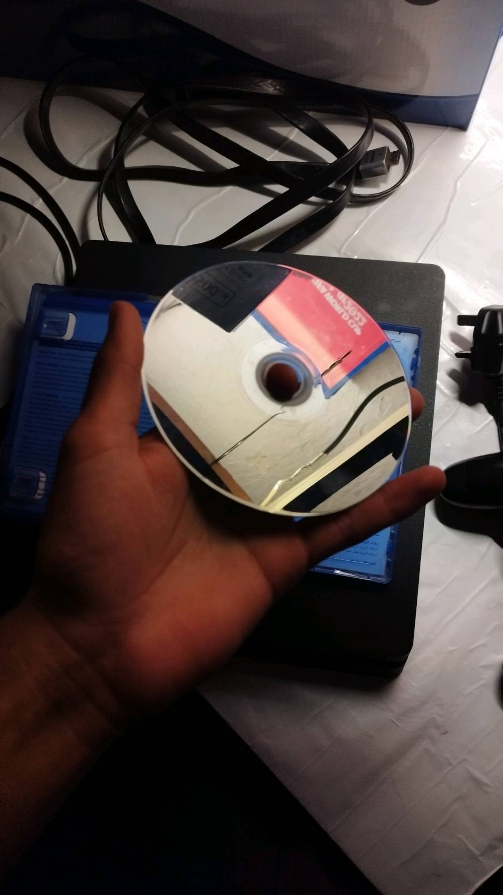 جهاز بلايستيشن 4 سلم اخو الجديد 1 تيرا وويا قرص
 الجهاز ما مفتوح ابد افحص و شوف 
يجي ويه الجهاز كيبل Hd اصلي طويل 
و قرص ريمبوسكس نضيف ما بي ولا شخط 
و كيبل شحن طويل لليده
ويده اصليه ما مصلحه ابد 
الجهاز مال جناي يعني ما تعبان ابد 
وياه كارتون 
نظام الجهاز 13.04 
الجهاز تاخذه و تنام ما تفكر ب اي شي 
السعر 250 وبي مجال بسيط حگ الجيه 
متواجد وتساب فقط
الموقع-البصرة الجبيلة
 ***********-0772344520
