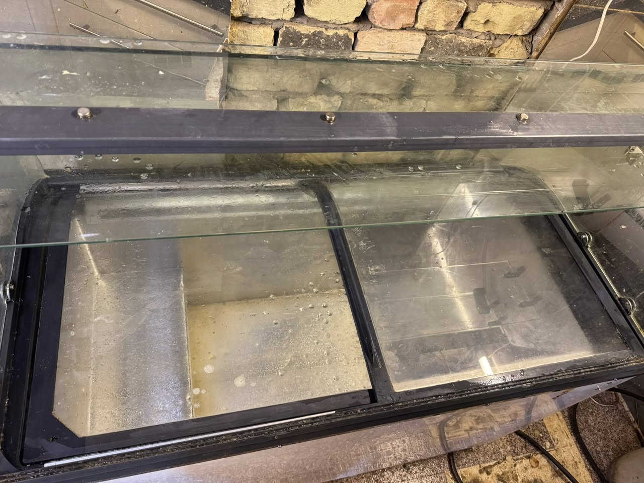 السلام عليكم اغراض مطعم للبيع 
***********
