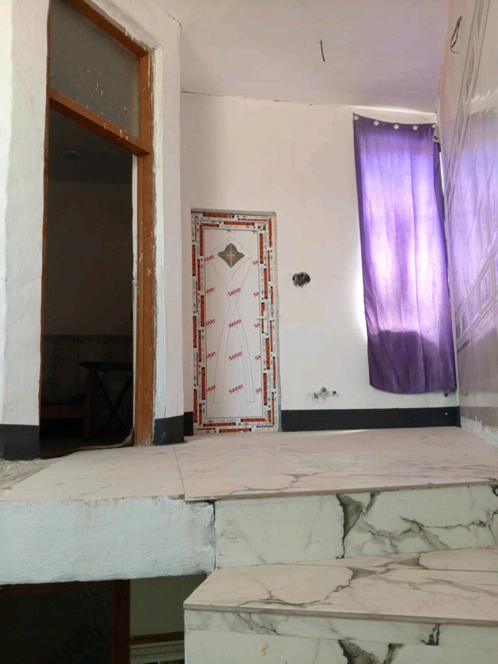 🏡 بيت للبيع – طويريج / حي الضباط / شارع المحيط

📍 الموقع:
مقابل حي الصناعة، بالقرب من المدرسة

📐 المساحة:
300 متر²
طابو زراعي – سند 25 – ركن

🏗 البناء:
طابق ونصف – بناء جديد

🔌 الخدمات:
ماء، مجاري، كهرباء متوفرة

✨ المواصفات:
▪️ 3 غرف نوم
(غرفتان بالطابق الأرضي + غرفة بالطابق الثاني)

▪️ استقبال واسع
▪️ صالتان
▪️ مطبخان
▪️ صحيات داخلية وخارجية
▪️ مناور عدد 2

📩 لمزيد من التفاصيل راسلني خاص

📞 للتواصل:
***********

📱 واتساب متوفر 👆
أو مراسلة خاص
السعر 150 مليون