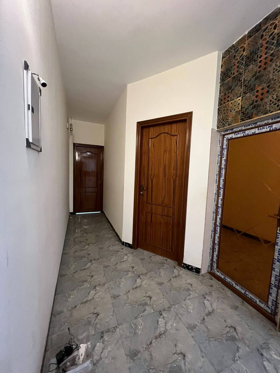 اعلان… .رقم (330)
للايجار… ..للايجار 
بيت للايجار مساحه 150 طابق ثاني  منفصل معزول عزل كامل يقع في حي الفرات الهياكل 
يتكون من 2غرف نوم &مطبخ &صحيات .
للاستفسار مراسلة الصفحه📬 اوالاتصال علئ الرقم يتوفر وتساب. 
(((***********📲)))
{مكتب الديار للوساطه العقاريه وتعقيب 📇المعاملات وتسهيلها...... 
((((بأدارة سيد عمار))))
