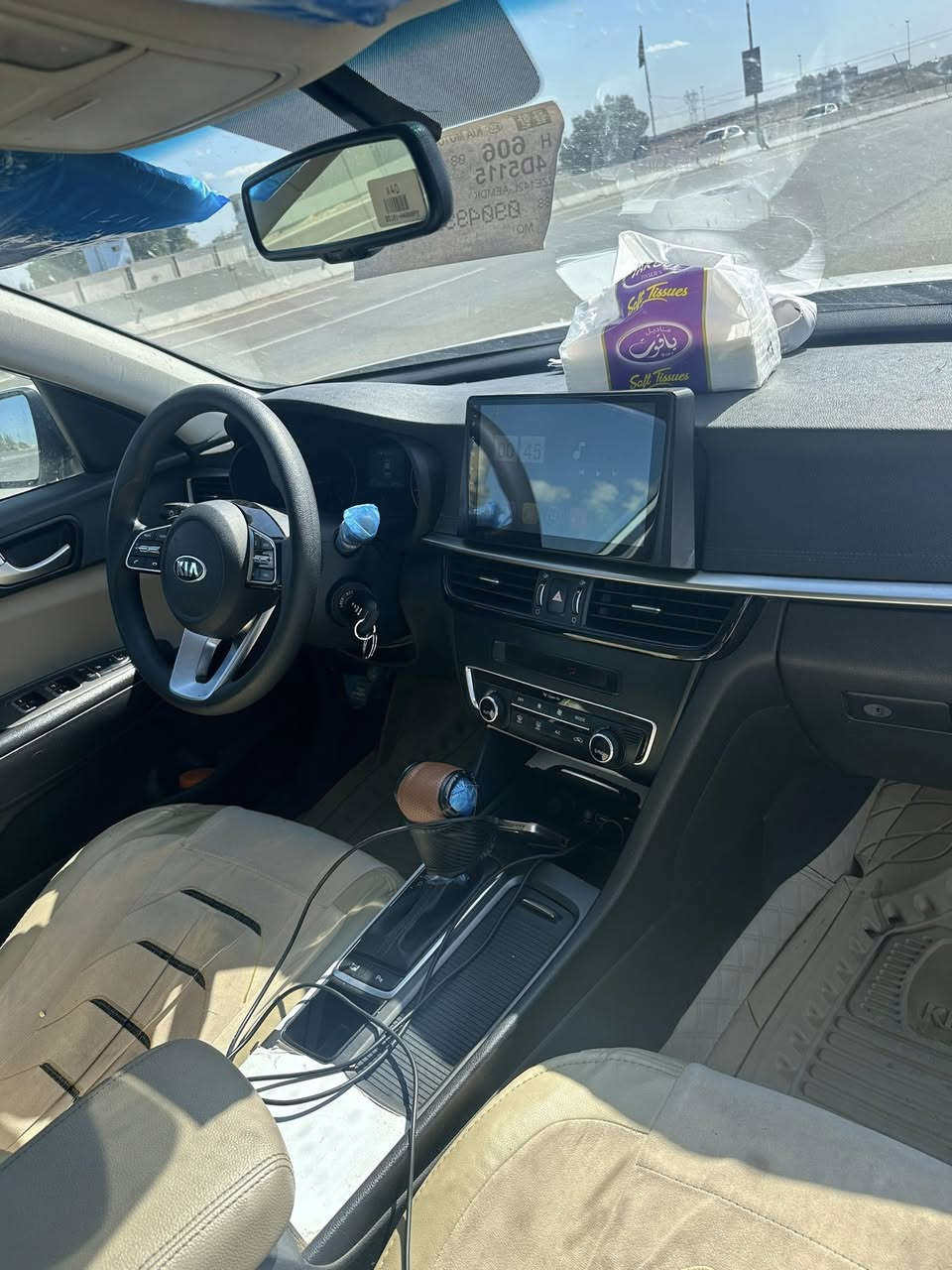 سلام عليكم أوبتيما 2020 سياره مكفوله فقط بارد كد اشبر بل جاملغ محرك 2400 بيع مستعجل السعر 200 
مكان سماوه *********** غير متواجد على خاص
