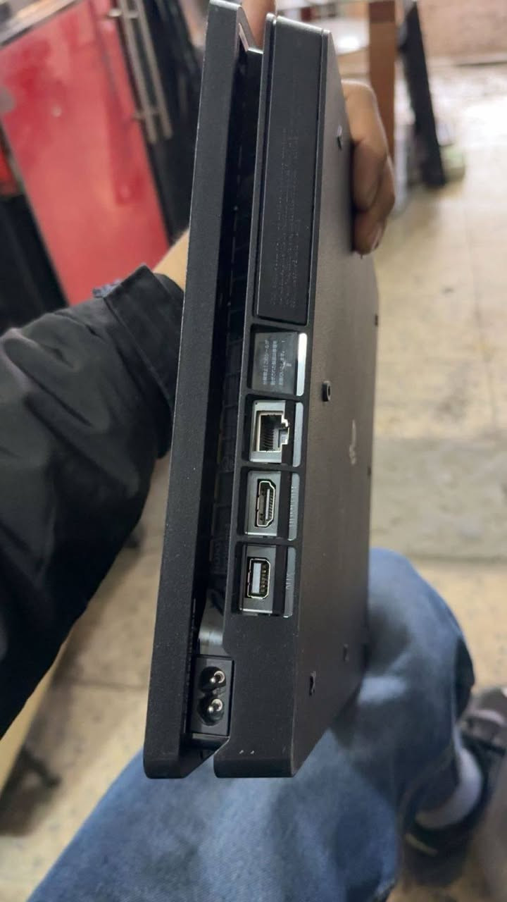 بلي 4 سلم مهكر
بي 9 لعبات فيفا 26 ودرايفر وبيس 26 واله الحرب وماين كرافت واكو العاب مااعرفهن للبيع ب325 مكاني بغداد الامين الثانية 
رقمي ***********
