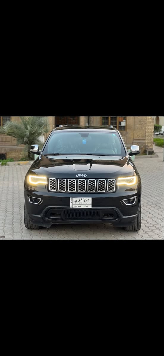 # للبيع او المراوس حسب القناعه 

جيب موديل 2018 شيروكي 
حجم المحرك: 3600
المشي: 60 ميل 
دفع رباعي 4×4 ✅
تشغيل عن بعد وبيه هواي مواصفات 
السعر: 200ورقات وبيه مجال بسيط 
الحوادث: جاملغ وبنيد. فقططط بدون شاصي ولغد سليمه 
للامانه مكينه مجفته  بساتم 14 ومابيه  اي نقص انسه شي اسمه دوانز 
السيارة نظيفة وجاهزة للفحص
📩 للتواصل ***********
مكاني بغداد السيديه
