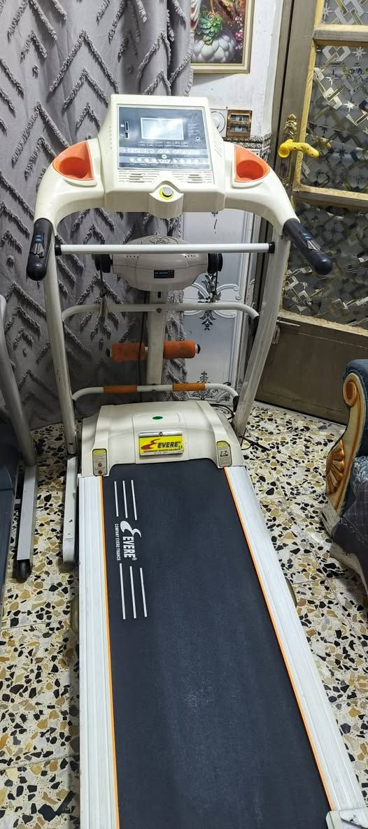 اجهزه  جري للبيع  الرصاصي شغال  وال ابيض عاطل  باله سعر الابيض ١٥٠ والرصاصي ٢٠٠ ستفسار *********** عنوان بغداد حيور
