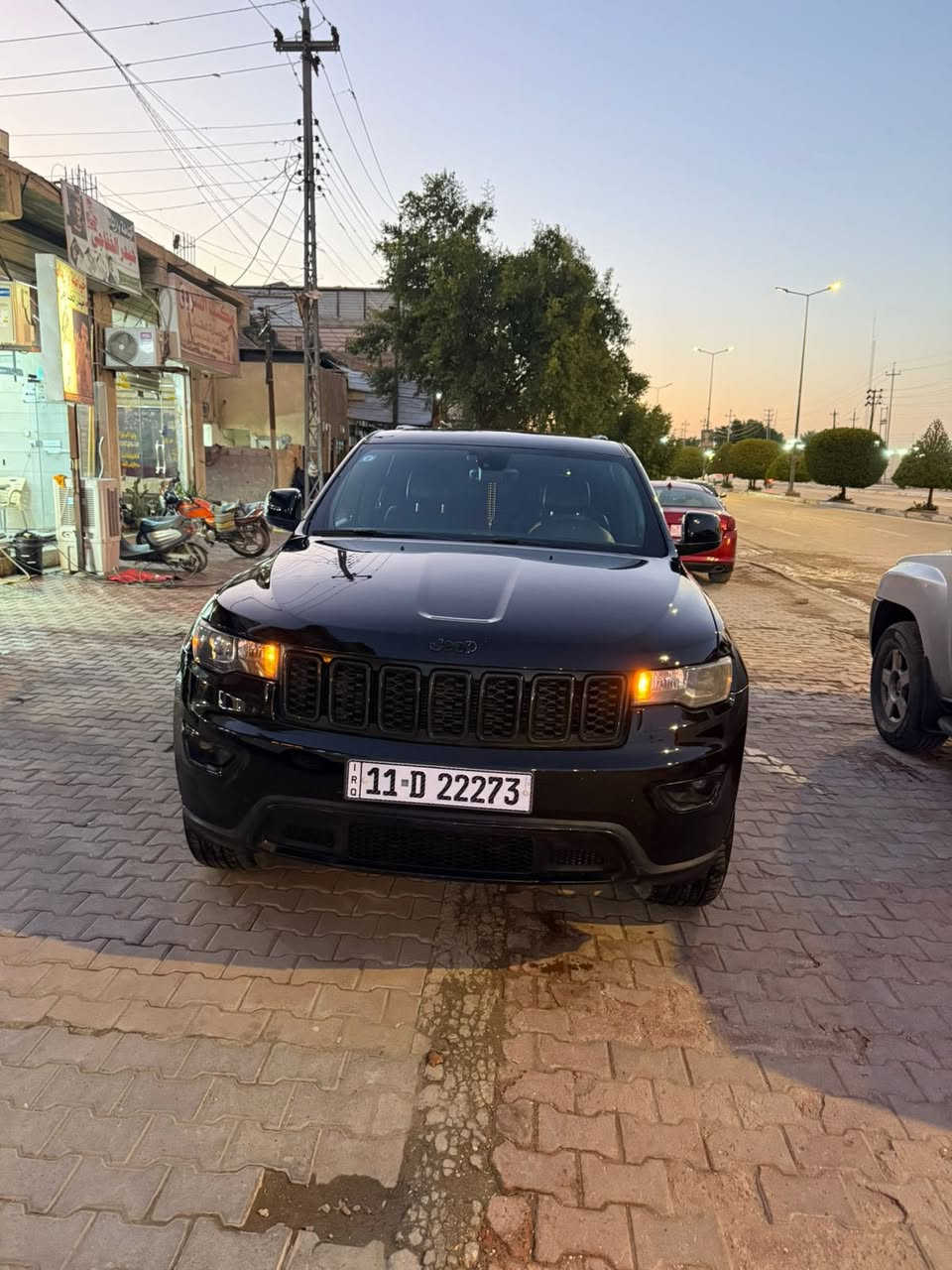 السلام عليكم جيب موديل 2018 للبيع وارد امريكي السياره ماشيه 80 الف ميل رقم الشاصي موجود للي يريد صور الحادث سعر 210 يعني شدتين وعشره وبيها مجال للشراي للاستفسار الاتصال على الرقم ***********
