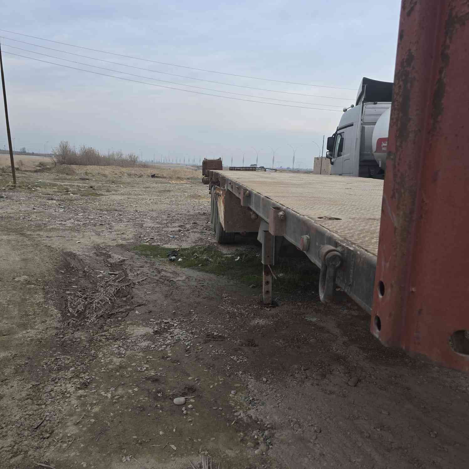 السلام عليكم  عربانه للبيع ثلاث دناكير تك تاير سعر 40 وبيهامجال مكان   صلاحالدين***********
