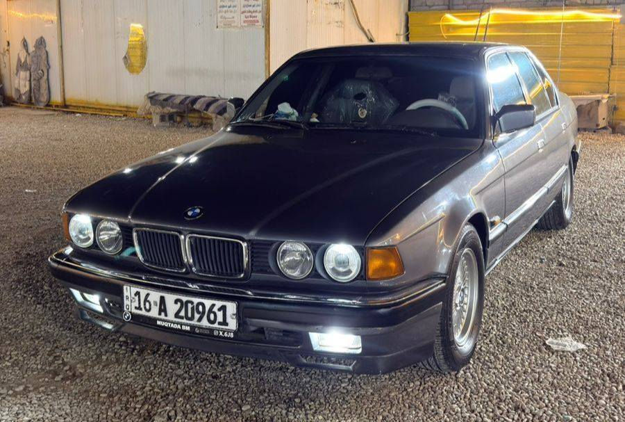 بي ام دبليو E32 | 735iA 1991 أصلي السعر رخيصة 
صبغ عام الماني درجه اولى للجماليه فقط بدون اي ضربه او خياس
داخل جلد اوف وايت صاج ملكي 
النــوع : BMW E32
1991 أصل
المحرك: 3500 أصل حاوية
البجم عريض 
الكير 7 بن بالكارتون 
الحدادية: جديدة بالكارتون
الارقام دولي باسمي شخصيا تحويل مباشر

المواصفات (اسمع وخلي عقلك يحكم ):
سلايت جام بنوراما 3 طگات منضومه سستم صوت تخبل
ستيرن كهرباء 
سستم صوت استوديو بالاضافه الى دمام سعره 120$
جعمقه كهربائية  إنارة داخلية لد ابيض 
بصمة سنتر لوك 3 أنظمة قيادة
منضومة زنون ليد 16000W كشنات كهرباء ميموري 
تدفئة كشنات ويل كب شعاع ماال 12 سلندر 
 تخم بلادي + تاير جديد تخم جديد
لايت زنون كشافات زنون تبريد خلفي هيترات بالمري 
تحكم بالمرايات الجانبيه + المرايه الوصطيه كهربائية 
دبل كومبيوتر  منضومه تليفون بلادي 
سلايت او بانوراما 3 طكات 
نضام مثبت سرعه صالنصه مال 8 سلندر طربب 
حساسات حراره بلادي تشتغل عندك كل الهيترات 
كود قفل سياره مع جرس انذار 
السيارة متعوب عليها مال جناي
مكان السيارة: السماوه 

رقم صاحب السيارة 
***********
***********
