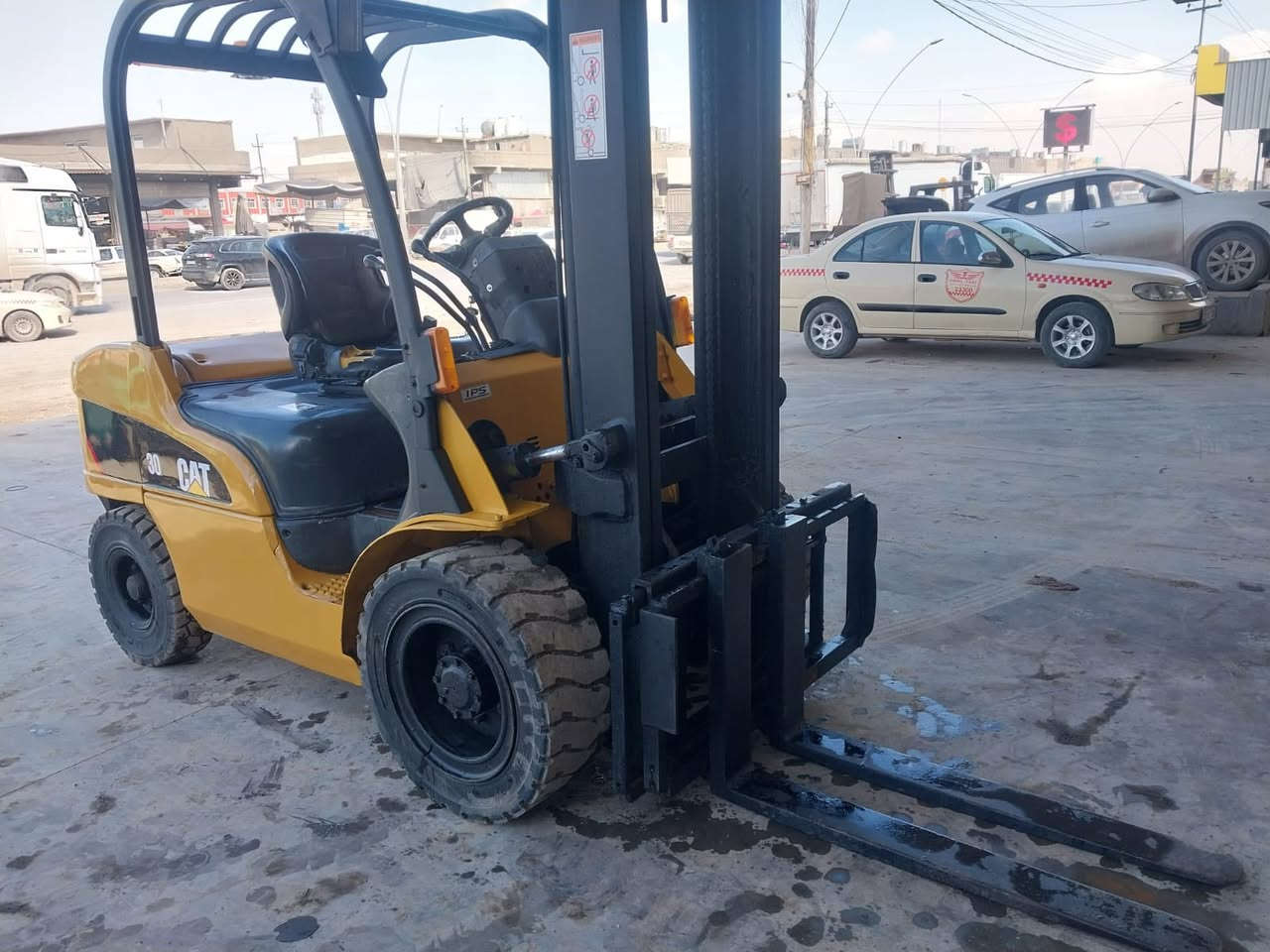 السلام عليكم شوكيه كتر 2011 كاز  كيرأوتوماتيك دخول جديد ارقام كاتي منفيست دخول 3 طن 3حركات مكفوله جاهزه للعمل مكاني بغداد البياع     ***********
