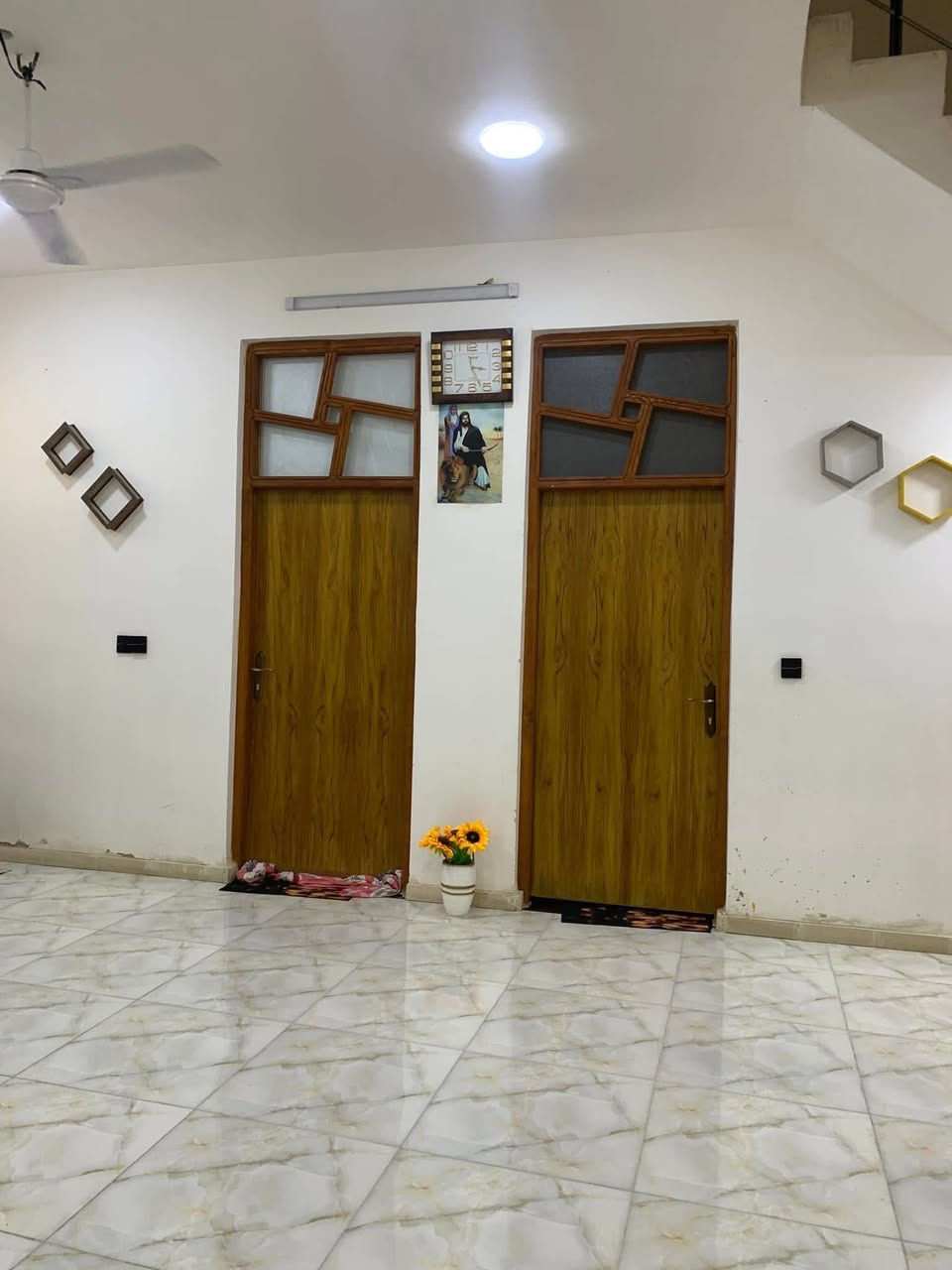 دار البيع  طابقين فول المكان الكماليه المعوقين كاع اخت ابو رشاد سند ٢٥ إقرار محكمه سند ابو الصورة المساحة ٢٠٠ م يحتوي الطابق الاول غرفتين نوم ٥*٥ صالة كبيرة ٧* ٤ ونص مطبخ بارد ٤* ٥ مطبخ حار طول ٧ عرض متر ونص + منور متر ونص + استقبال كبير ٧* ٥ + كراج ٤٥ متر 
_
الطابق الثاني يحتوي ع ٤ غرف نوم ٢ سويت حمام داخلي و٢ عادي وصالة كبيره وبيتونه وسطح كبير للاستفسار ع رقم ***********   يوجد واتساب ع رقم موبايل
