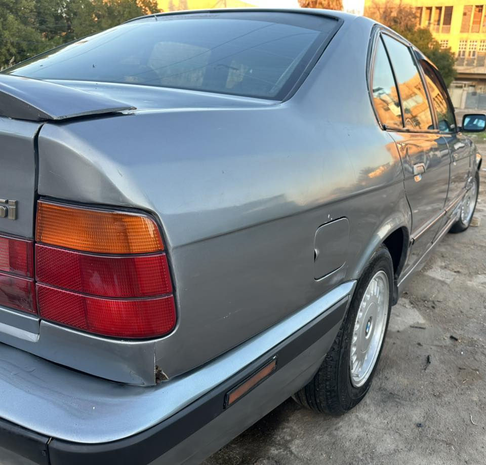 لسلام عليكم 
للبيع او مراوس  كاسح 
حجم 525  مكينه 28 كير عادي
تخم تاير اندنوسي 
تبريد شغال 
صدر  خير من الله 
رقم بغداد. باسمي السياره 
سعر 58  و بيها مجال 
رقم الهاتف *********** عنوان بغداد حي العدل
