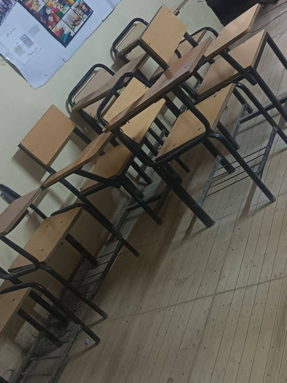 كراسي دراسية مستعمله للبيع بأسعار مناسبة شلعه وحده مستعجل العدد 48 وسعر الكرسي ب20 الف للاستفسار الاتصال على الرقم ***********
