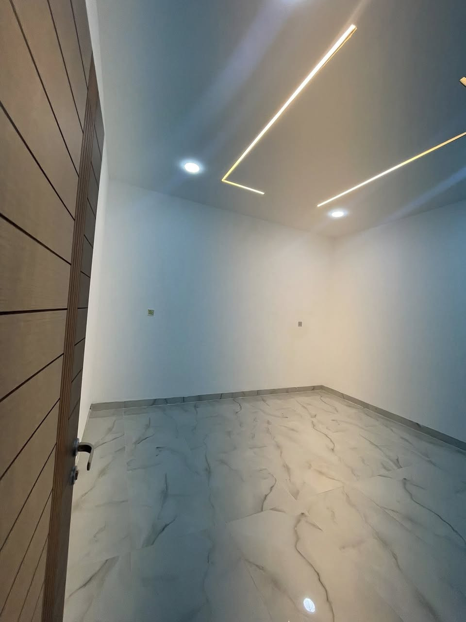 دار لللبيع حي الصديق الاولى مقابل باب ملية طب الأسنان جامعة الموصل الباب الرئيسي 100م ركن 10*10م بيت تصميم تركي البيت درجة اولى فول موصفات ***********—***********—
