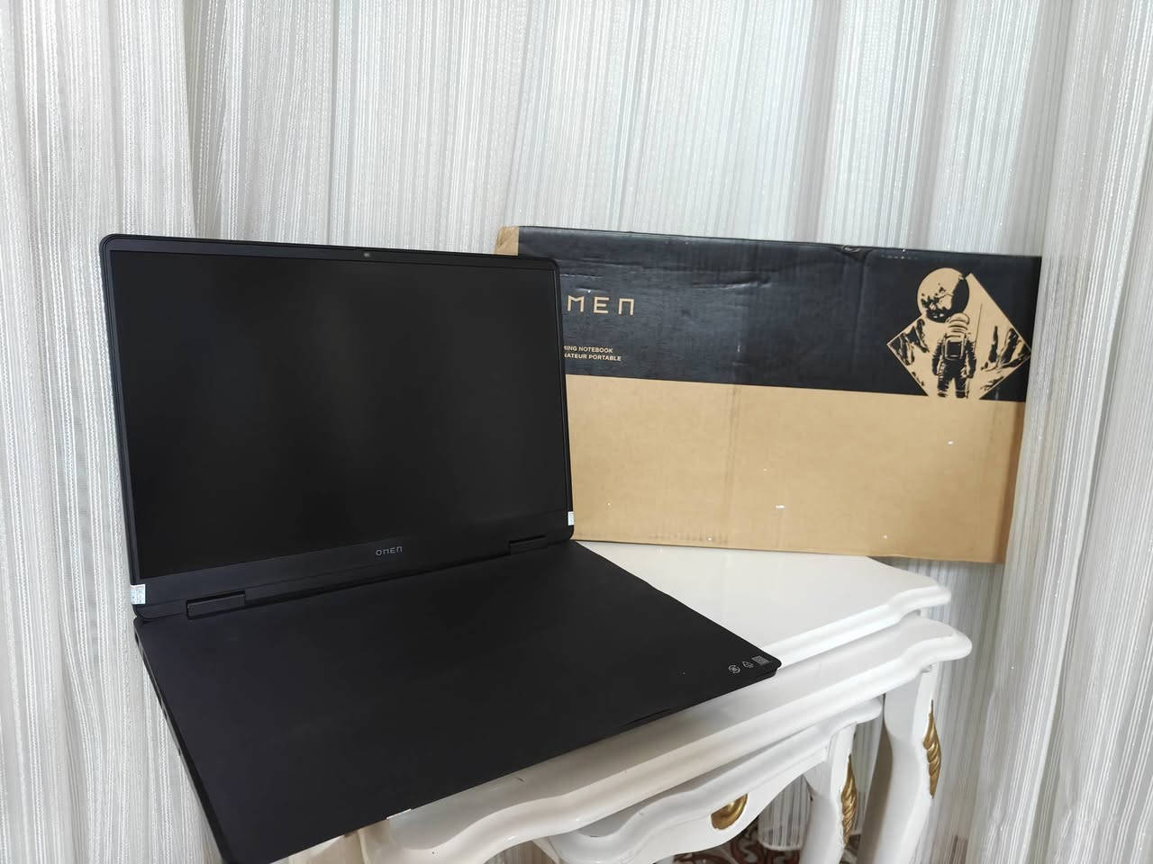 🚀 للبيع: OMEN Gaming Laptop 16 (بحالة Open Box - جديد تماماً 🔥)
💻 المواصفات الاحترافية (Specifications):
🧠 CPU: Intel® Core™ 7 240H ⚡

🎮 GPU: NVIDIA® GeForce RTX™ 5070 (8GB GDDR6) 🚀

🔋 RAM: 16GB DDR5 (5200 MT/s)

💾 Storage: 1TB PCIe® Gen4 NVMe™ SSD

🖥️ Display: 16.0" FHD+ (1920x1200) 🎯

⌨️ Keyboard: White Backlight Keyboard
💿 OS: Original Windows 11 Home 🔷

✨ حالة الجهاز:
Open Box / Like New (جديد تماماً - أصلية بالكامل 📦):

الجهاز غير مستخدم إطلاقاً، مشحون دورة واحدة فقط (Cycle 1)! أداء جبار موجه للألعاب الثقيلة وصناع المحتوى، مع ضمان كامل لمدة أسبوع (زۆر خاوێنە و لەسەر شەرتی ئیشکردن و کوالێتی بە گەرەنتی 1 جار شەحن کراوە).

💢 للمتاجر اکو عرض خاص اذا تشتري اكثر من 3 قطعه اخليك سعر جملة (بۆ دوکاندارەکان جیاوازە ئەگەر زیاتر لە 3 دانە ببەن بە نرخی جوملە ئەدان دەینێ)

📞 للتواصل (واتساب أو ماسنجر):

📱 رقم الهاتف: ***********

📍 العنوان: كركوك - بنجا علي (کەرکوک - پەنجا عەلی)

🏢 شركة خوبيب للابتوبات - Khubaib Laptops
