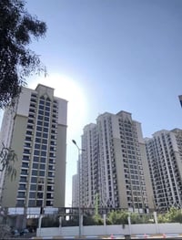 مساحه ٢٢١ متر الإيجار 1200دولار إيجار ٣ أشهر مجمع أبراج النخله شقه سما...