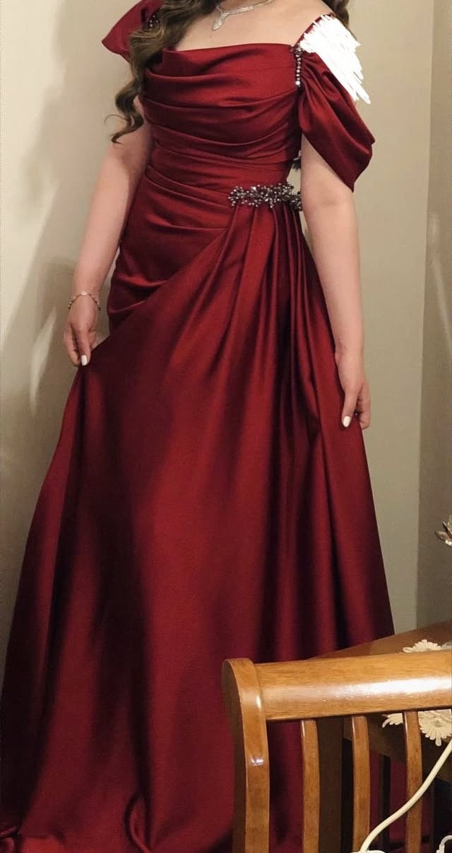 مرحبا ..
هذا فستاني اخذته من لها بالمنصور لبسته مره وحده
قياسه ٣٨
اخذته ب٢٧٥ واريده ب١٥٠


**إذا كنت صاحب هذا الإعلان وتريد حذفه لأي سبب، رجاءا أرسل رسالة إلى الدعم الفني**