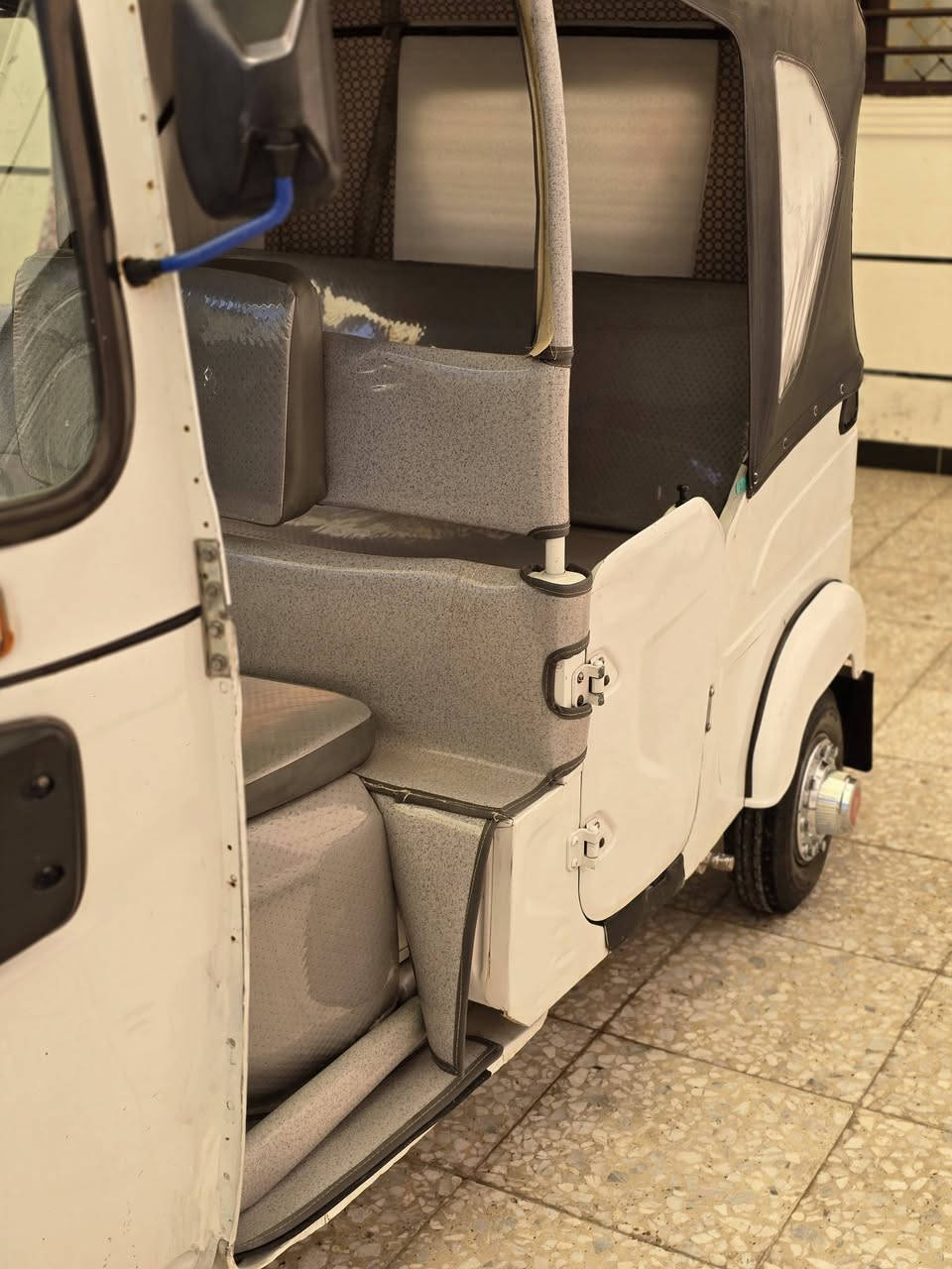 السلام عليكم تكتك للبيع2021شهر ال11  رقم وسنوية انكليزي تحويل ثاني يوم  كشر يخبل لغود. وصفاح موس. عدة هاي الضربة الي مئشر عليهة ومعمرينهة مكينة بوشة وبستم اكفلهة الك من الشرك خير من الله تراي مال زيرو تخم تاير جديد سفريات اصليات دوشمة بوصلات كبات  التكتك جاهزة عل اخير مكاني بغداد سبع قصور ***********
