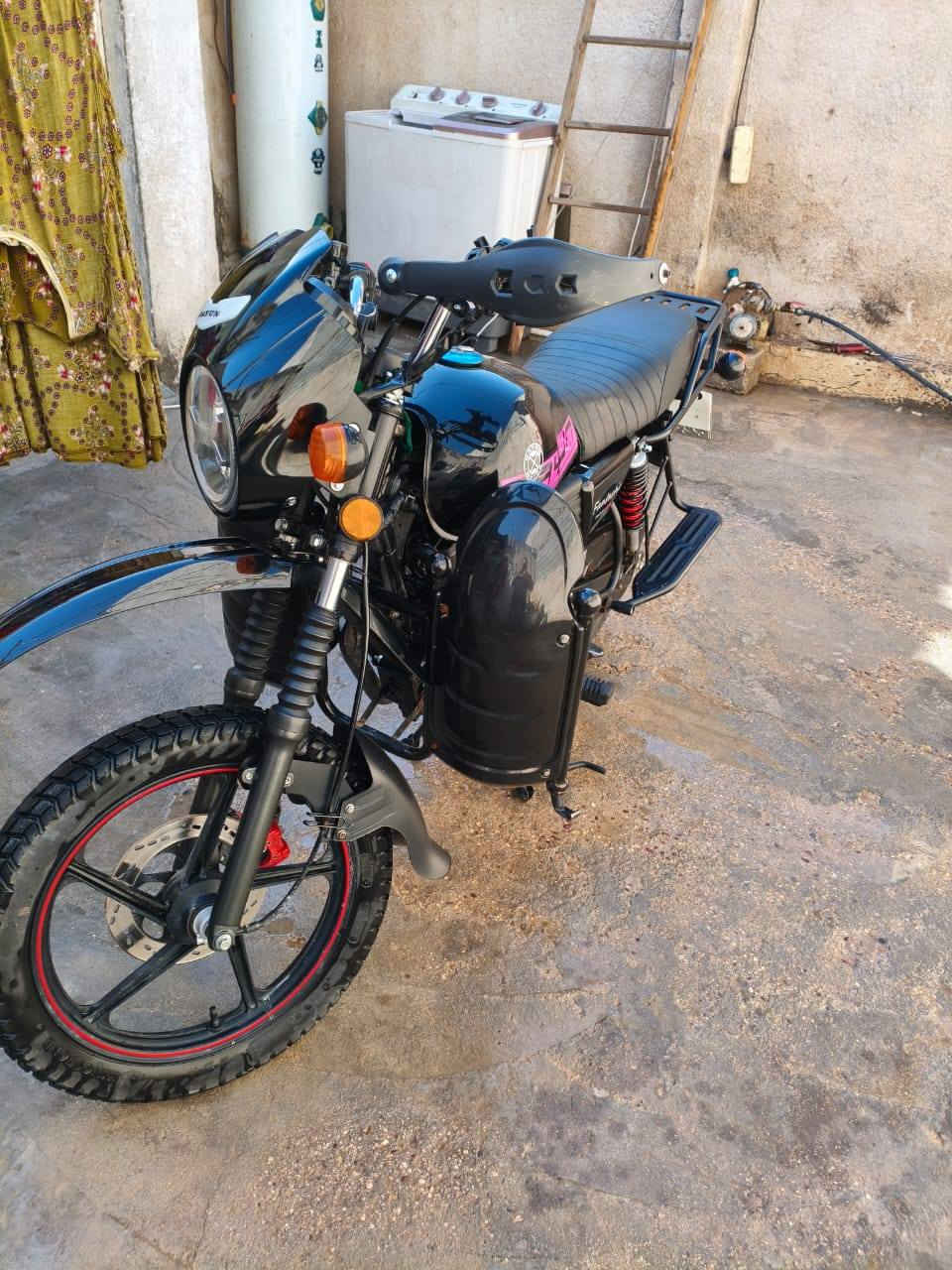 سلام عليكم دايون جبلي يل 2025 مرقم سليمانيه صاله شهر من طلعت من الوكيل السلامي مكفوله كفاله عامه من كلشي مكينه ضربه كلشي مكفول سعرها 2550 وبيها مجال مكاني بابل بكرلي الرقم ***********
