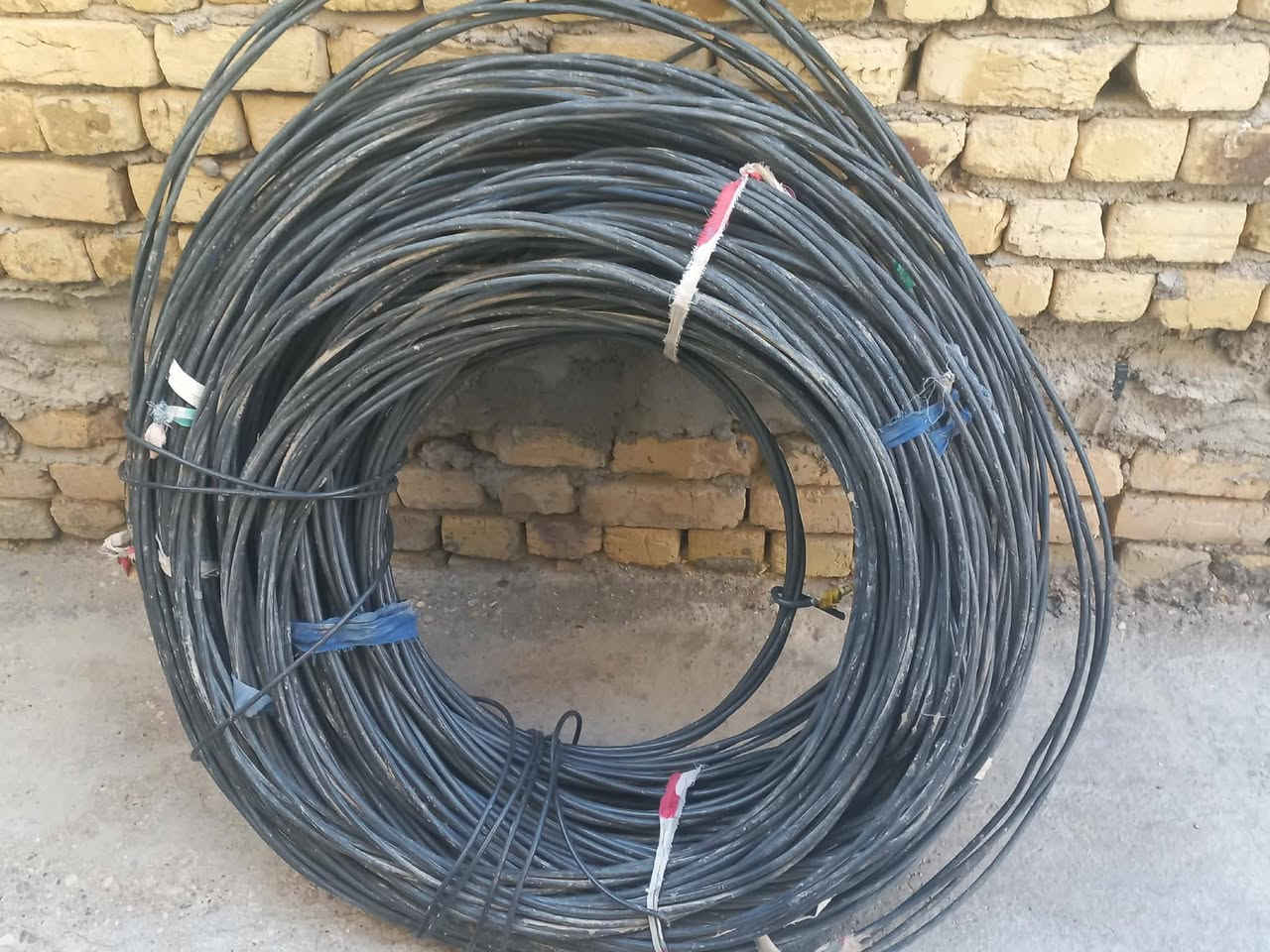 السلام عليكم ضفيره طولها 125 م اربع خطوط في 35 المتينه سعر المتر 1000 دينار قفل *********** مكان الكوت
