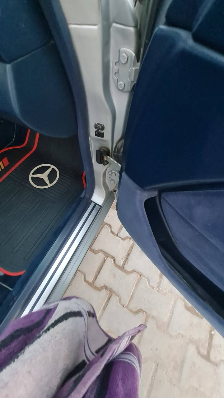 السلام عليكم  مارسدس مديل ١٩٩٢ اصل ٣٢٠ خراطيم اصل للبيع سياريه بلاديه بدون صبغ او ضربه مشروع وطني سنويه ٢٠٢٧ للتواصل عل الرقم بيع مستعجل 
***********
***********
تحياتي لمدير الكروب المحترم
