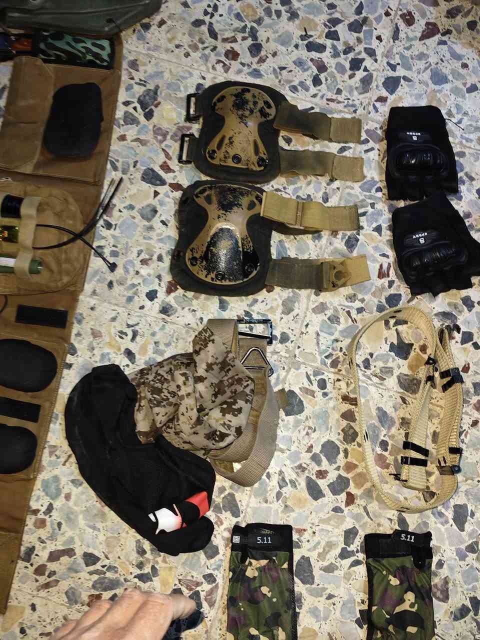 غراض عسكريه اصليات وبيها جدد  وبسعر مناسب حيل لن مستعجل حيل كلهن شلع بدون عمله ب 150 الف قفل سعر اخو البلاش والله بس لن اليوم اريد ابيعها ومستعجل  عرضتهن بسعر اخو البلاش وبالعافيه على الشراي واكو بعد نواعم هم انطيهم بلاش. الشراي مكاني بغداد الحسينية بالبداية السعر قفل 150 
خوذه كاملهه مرتين +جفوف نص+جفوف كاملات+كسارت+ شفقات عدد 3 اصليات ماركه  +لثام عسكري نص+ لثام اسود كامل+ محزم عريض نضيف مرتب سشكله كلش حلو لان جبير عريض +حربها اصليه ماركه+ موبايل الف وميه باب اول اصلي اصلي اصلي شغال حلو فيكه انتيكه+ مكينة حلاقة صفر وهم وياها نشاطه مال شعر ماركه ام الشاشه شحن كهرباء تشحن تابسي+شسوغر مال شعر اصلي جديد مامستخدمخم ابد + شاحنه بور بنك اصلي اصلي 3 موبايلات تشحن فول وكثر +كيبل تابسي اصلي + بدله قطن اصليع امريكيه ام الحاسبه بس شلت الليبل العمليه علم امريكه اني كثيره بدله تخبل بالبس وقطن حيل حلوه ام الكسارات + نطاق النوعيه القديمة اصلي اخو الجديد + نطاق رفيع اصلي اصلي اصلي+فانيله عسكرية جديد الزي الجديد + ملابس داخليه جدد بالجيس+جداحه ماركه زيتوني يعني هم عسكريه + بوت نص بسطال  كتان حلو وخفيف ومرتب+سليب باك جديد جبير عسكري بالجيش بعده + مطري عسكري جديد 2 مطريات عدد 2 + ساعه تلفون تصور فيديو تخلي بيها سمكارت فلاش اتصال تحديد موقع شحن كلكسي ضد الماء تخلي بيها رام هم يصير ذاكرتها قويه لمسكلشي بيها فول هواي ماحجيت عنهن وماذكرتهن المهم الصور كلهم شلع ب 150 الف قفل مكاني بغداد الحسينية بالبداية قرب مطعم الامير الشراي يجي خاص او يتصل هذا رقمي ***********
