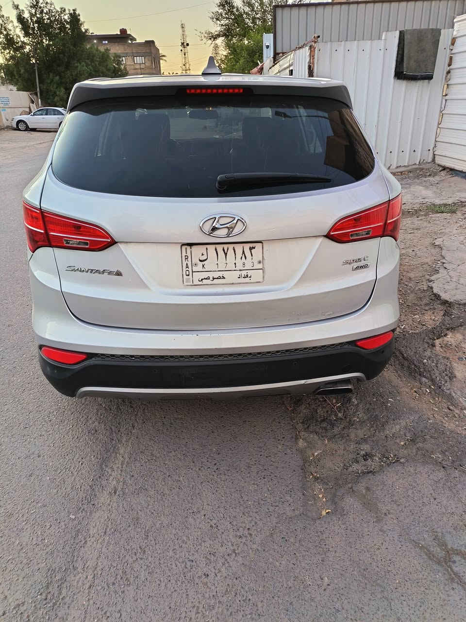 للبيع هيونداي سنتافي 2015 وارد أمريكا، نظافة فوق الممتازة ماشية ٦٩ الف ميل 
المواصفات:
محرك 2.4 جي دي اي اقتصادي ونشيط
تبريد 3 قطع 
تحكم مال الستيرن من جهتين
كاميرا خلفية
نظام ECO اقتصادي بالوقود
سايد بريك قدم
الحادث مرفق بالصور فقط شباك وشوية من البنيد
البنيد جان جارد وانصبغ والصورة موجودة قبل الصبغ
بيها صبغ بالكنر مال باب الأمامي والخلفي وموضح بالفديو.. السعر ١٣٨.. للاستفسار الاتصال على الرقم ***********
