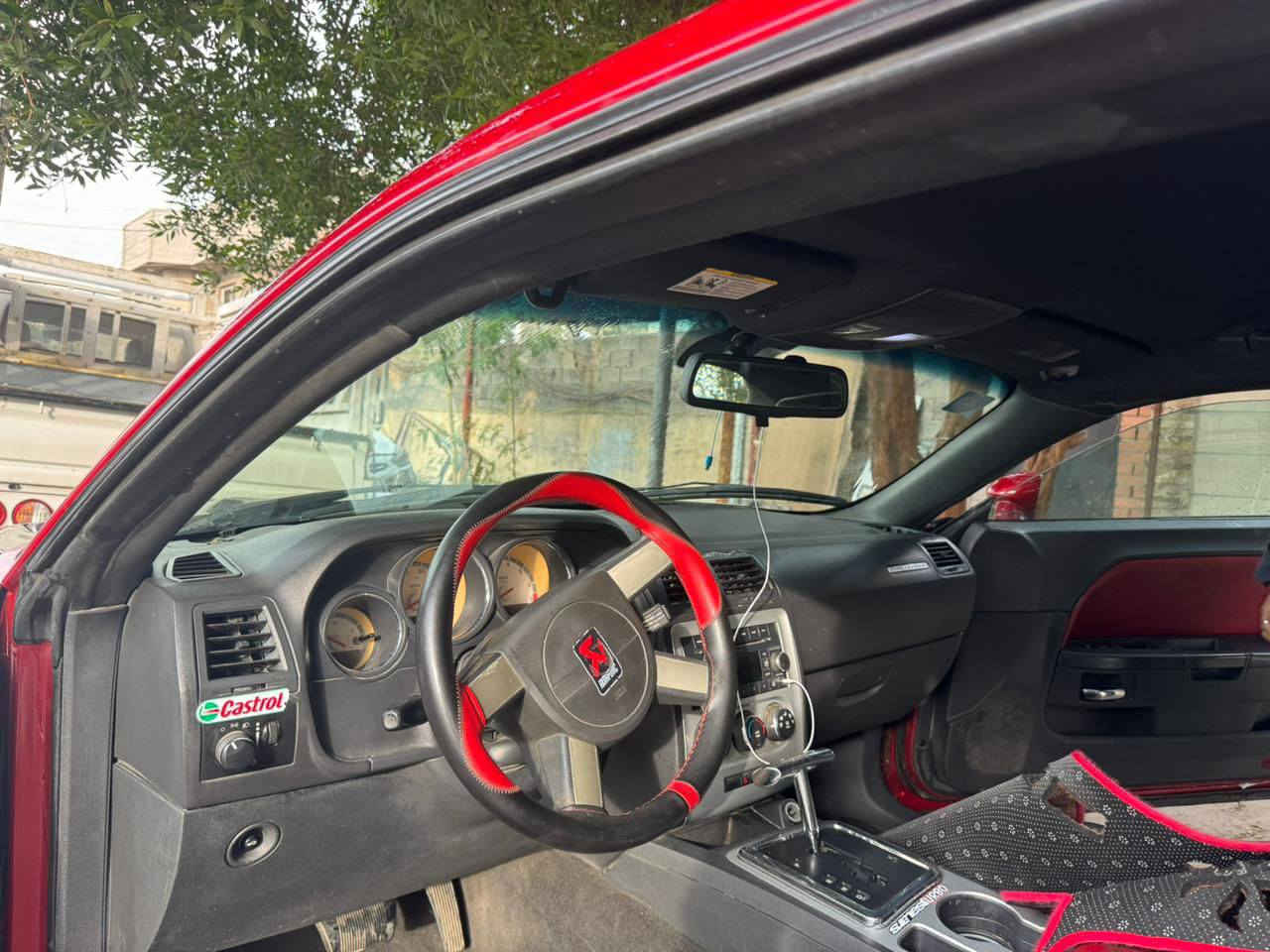 جالنجر 2010 السيارة جاهزة صدر تبريد تخم تاير جديد كهربائيات فقط السيارة بيها جراد بالقمارة وقبغ الجنطه حادثها فقط جاملغ خلفي 
السعر 90 ورقه وبيها مجال بسيط 
مكاني بغداد المنصور 
*********** بغداد, العراق
