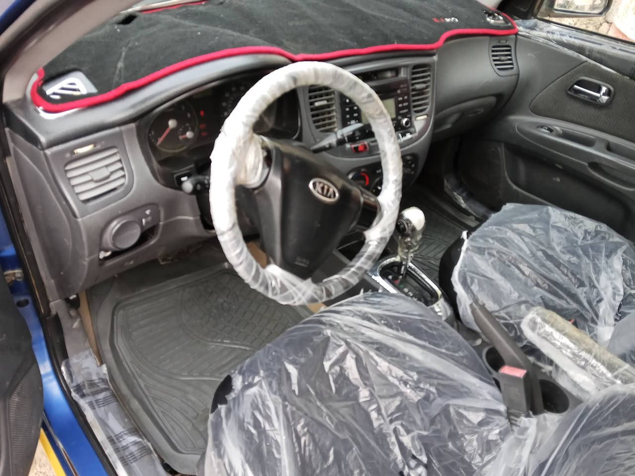 السلام عليكم للبيع كيا ريو موديل ٨ رقم نجف بأسمي مصفره هيئة وغرامات ضرر جاملغ خلفي بدون دواخل محرك كير صدر شرط تفاصيل اكثر اتصال *********** ك*********** مكان السياره موصل الهرمات
