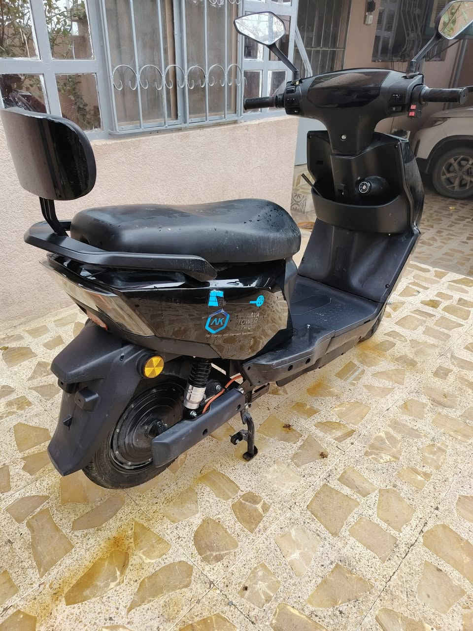 السلام عليكم 
مكلف بالنشر
ماطور شحن للبيع واقف بيه فقط بطاريه وحده وتوصل عل هذ رقم ***********
