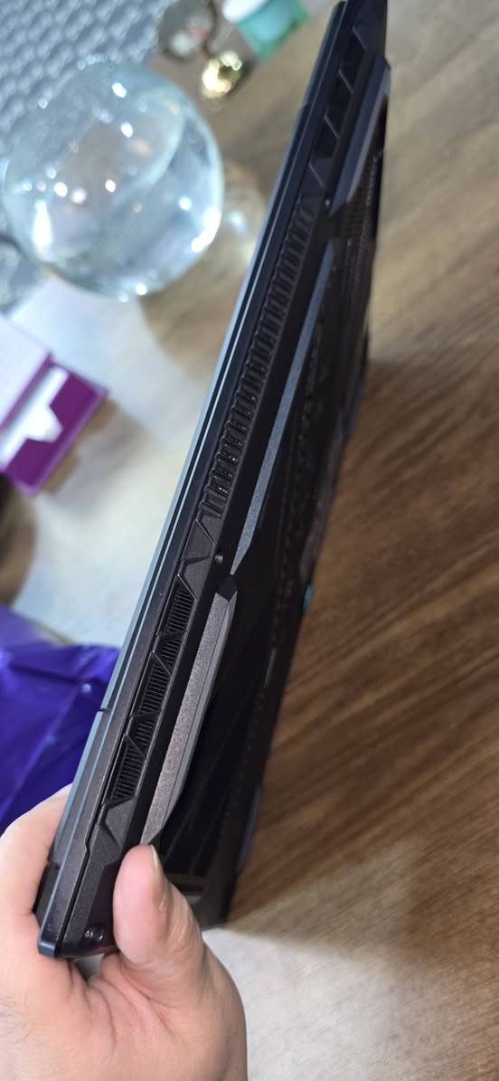 سلام عليكم

السعر مليونين و 50 و بيهة مجال (مستحيل تحصل هيچ سعر و مواصفات لكن للأمانة بيهة شخطات بداخلهة و بالظهر)

GIGABYTE gaming laptop
32 ddr5(up to 64)
core i7-13 h
5070 8gb
(2- m.2 empty)
15.6 screen ips 165
2 fans
rgb keyboard and software for control colors, power,fans

بدون اي هارد

العنوان-
بغداد-الكاظمية
***********
