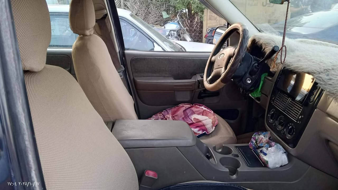 السلام عليكم فورد اكسبلورر للبيع موديل 2004 سيارة جديدة مكينة محور لكزز V8 ومحورة غاز يعني آنسة الصرف حدادية امامي خلفي جدد اكسل جديد تبريد ثلج 3 قطع راديتر  جديد سنوية لل29 تحويل ثاني يوم رقم بصرة انكليزي سستم صوت كير تعليك سيارة ما ناقصهة شي سعر 78 وبيهة مجال للطيبين للاستفسار الاتصال على الرقم *********** كربلاء, العراق
