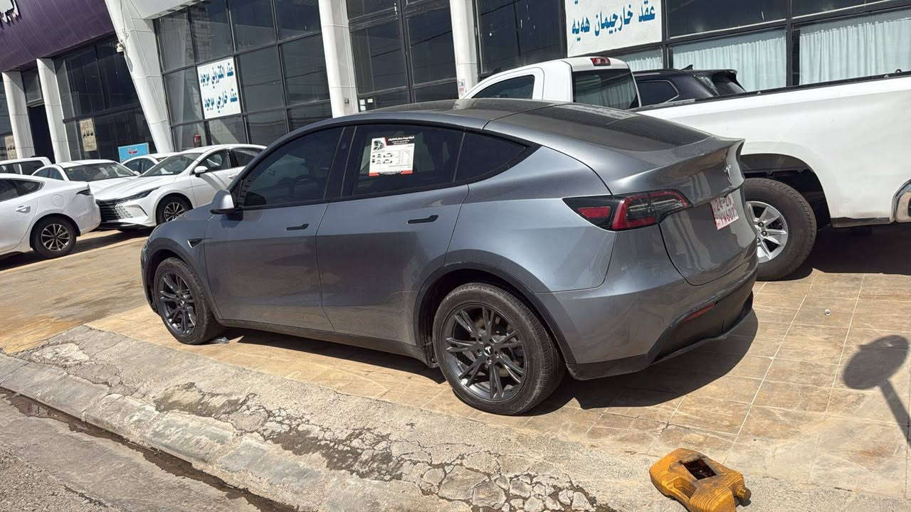 تسلا Y تك ماطور
2024 لون سلفر
رقم الشاصي موجود بالصور 
صور الحادث مرفق
بدون ارباك 
جاملغ خلفي صبغ  وقبق صندوق
بدون دواخل 
البطارية بشرط 100%
كهربائيات بشرط 100%
ماشية 25 km
مكان السيارة اربيل 
رقم اربيل كاتي 
ملاحظه الرقم مجاني 
للاستفسار لاتصال ع رقم
***********
السعر 192
