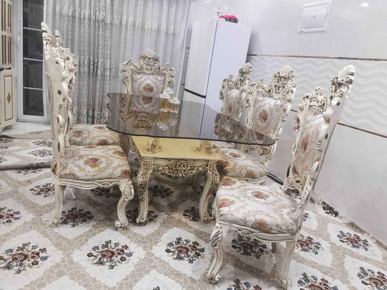 بۆ فرۆشتن بۆ زانیاری زیاتر پەیوەندی بکەن
للبيع: طقم قنفات (كنب) ملكي فاخر بتصميم كلاسيكي مميز
طقم أثاث ملكي فخم يجمع بين الأناقة الكلاسيكية والحرفية العالية، مثالي للمجالس الراقية وغرف الاستقبال التي تبحث عن لمسة من الفخامة الأرستقراطية المكان اربيل لتواصل والسعر راسلني واتساب «««***********  »»»»»» أربيل, العراق
