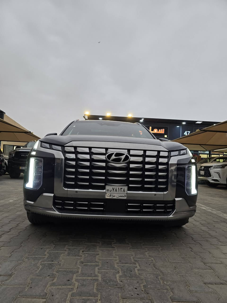 Hyundai palisade calligraphy 2023
السلام عليكم 
باليسايد ٢٠٢٣ كالكرافي 
ماشيه ٢٨
بدون رقم 
حادثها جاملغ + بنيد بدون داخل فقط تبديل 
بدون ايرباك بدون ايرباك 
كالكرافي بعد مواصفاتها معروفه 
فتحتين سقف
كنتاره 
٥ كامرات 
رادارات ٣٦٠ .........
تترقم جميع المحافظات 
مكان السياره كربلاء 
السعر 270 وبيها مجال 
***********
