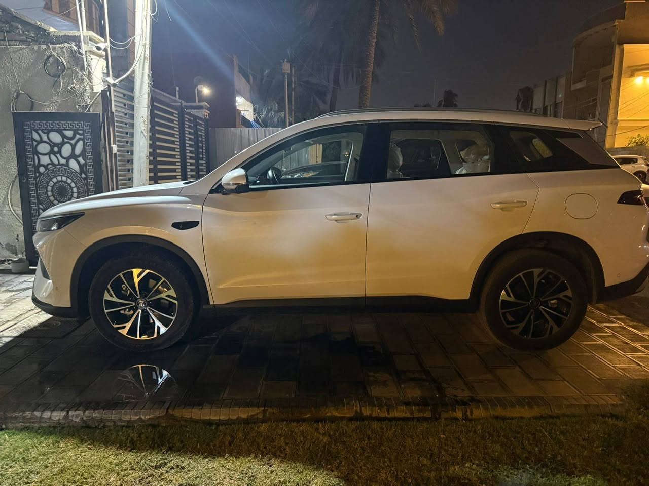 للبيع BYD Song pro  

موديل 2025 

سيارة جديده على وضع الشركة 

١٣ كامره و اتو بارك فول مواصفات عدا فتحة 

ماشيه بس  11000

مكفولة من الصبغ والبارد

 رقم بغداد بأسمي 

السعر / 25800  

بغداد  

 [ *********** ]

