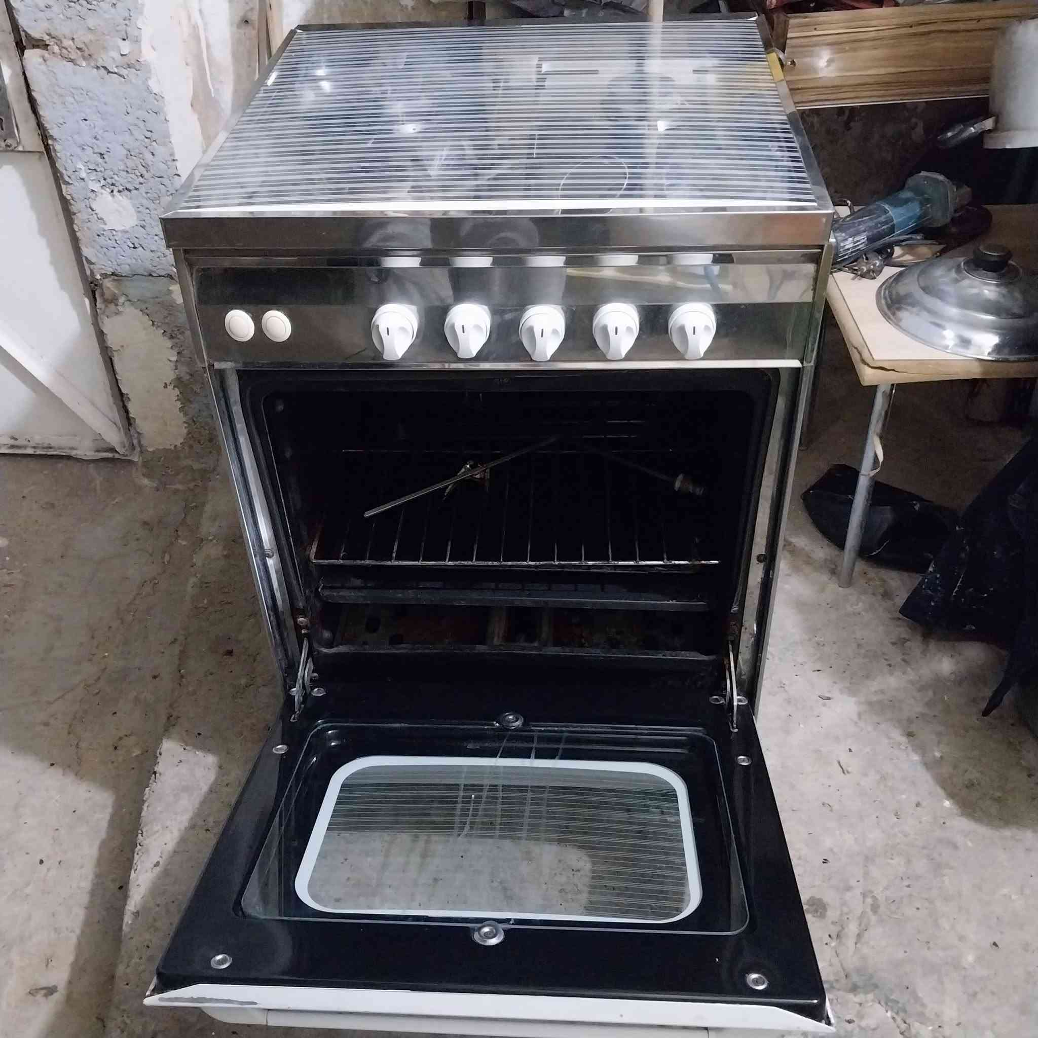 طباخ نظيف شغال أربع عيون.سعر ٨٠ الف بي مجال(***********)
