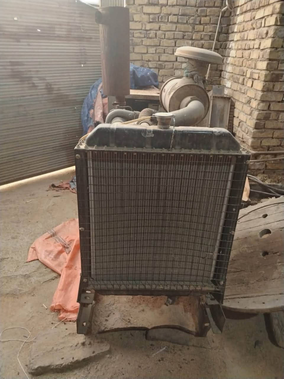 السلام عليكم 🔹 للبيع مولدة صيني 100 KVA 🔹

مولدة صيني 100 KVA جاهزة للشغل وبحالة جيدة جداً، مناسبة للمشاريع والمعامل والمحال التجارية والمجمعات السكنية.

✅ شغالة وجاهزة للفحص والتجربة
✅ محرك ديزل اقتصادي
✅ تبريد مائي
✅ نظام ثلاثي الطور (3 Phase)
✅ مناسبة للعمل المستمر والطوارئ
✅ قدرة 100 KVA / تقريباً 80 KW
✅ تردد 50Hz وسرعة 1500 RPM 
📍الموقع  بابل مركز المدينة 
📞رقم الهاتف : ***********
